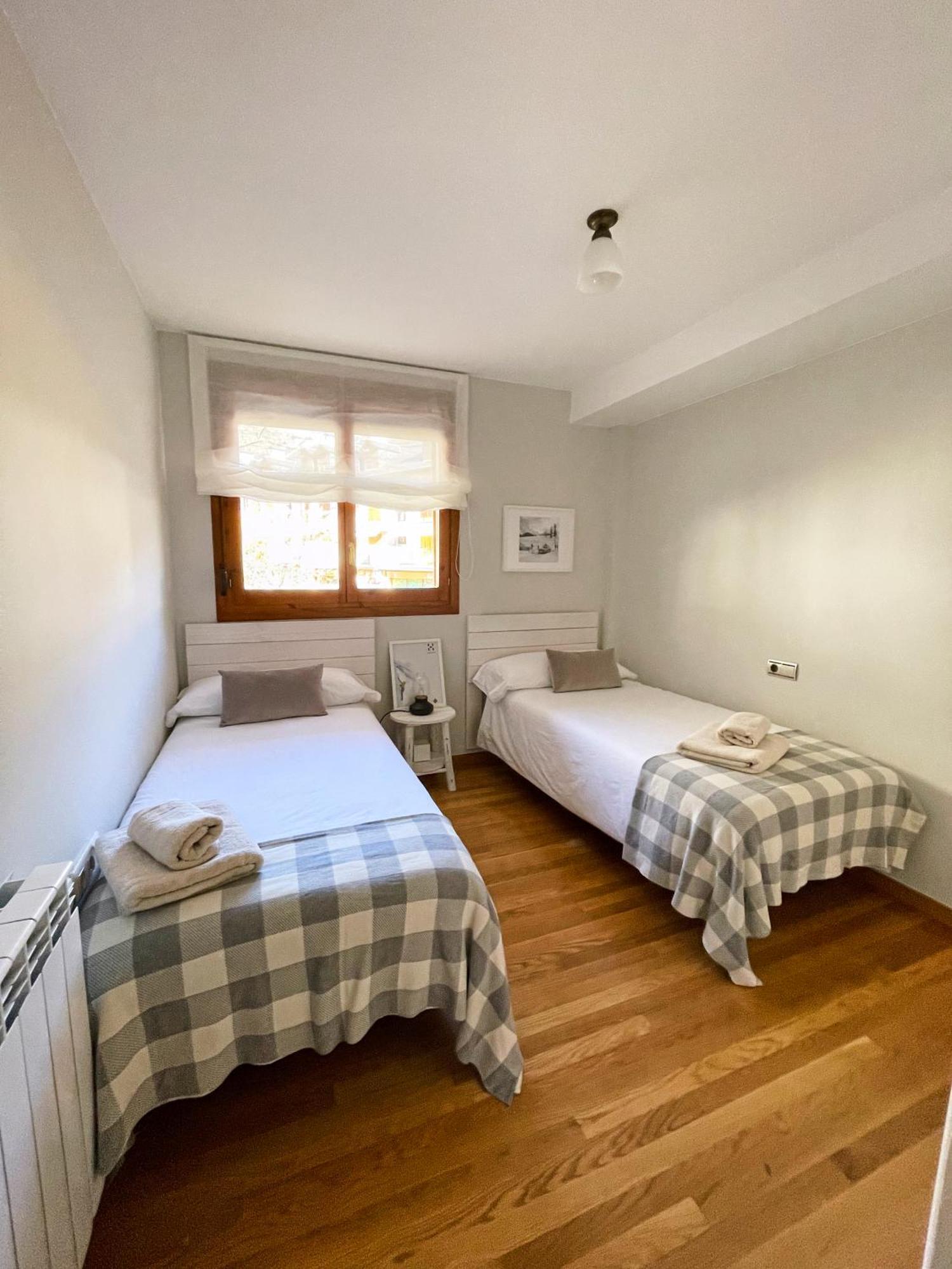 Apartamento Familiar En El Centro De Benasque Con Terraza Kültér fotó
