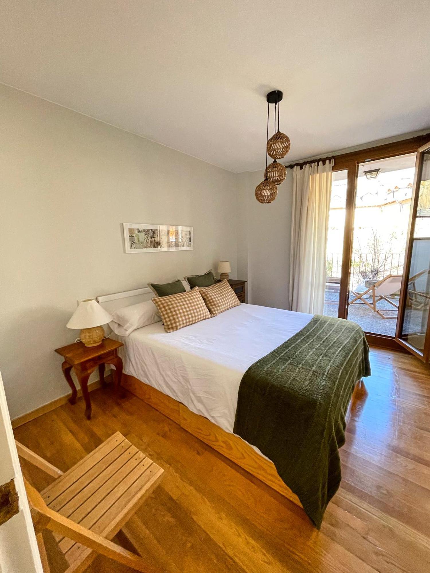 Apartamento Familiar En El Centro De Benasque Con Terraza Kültér fotó