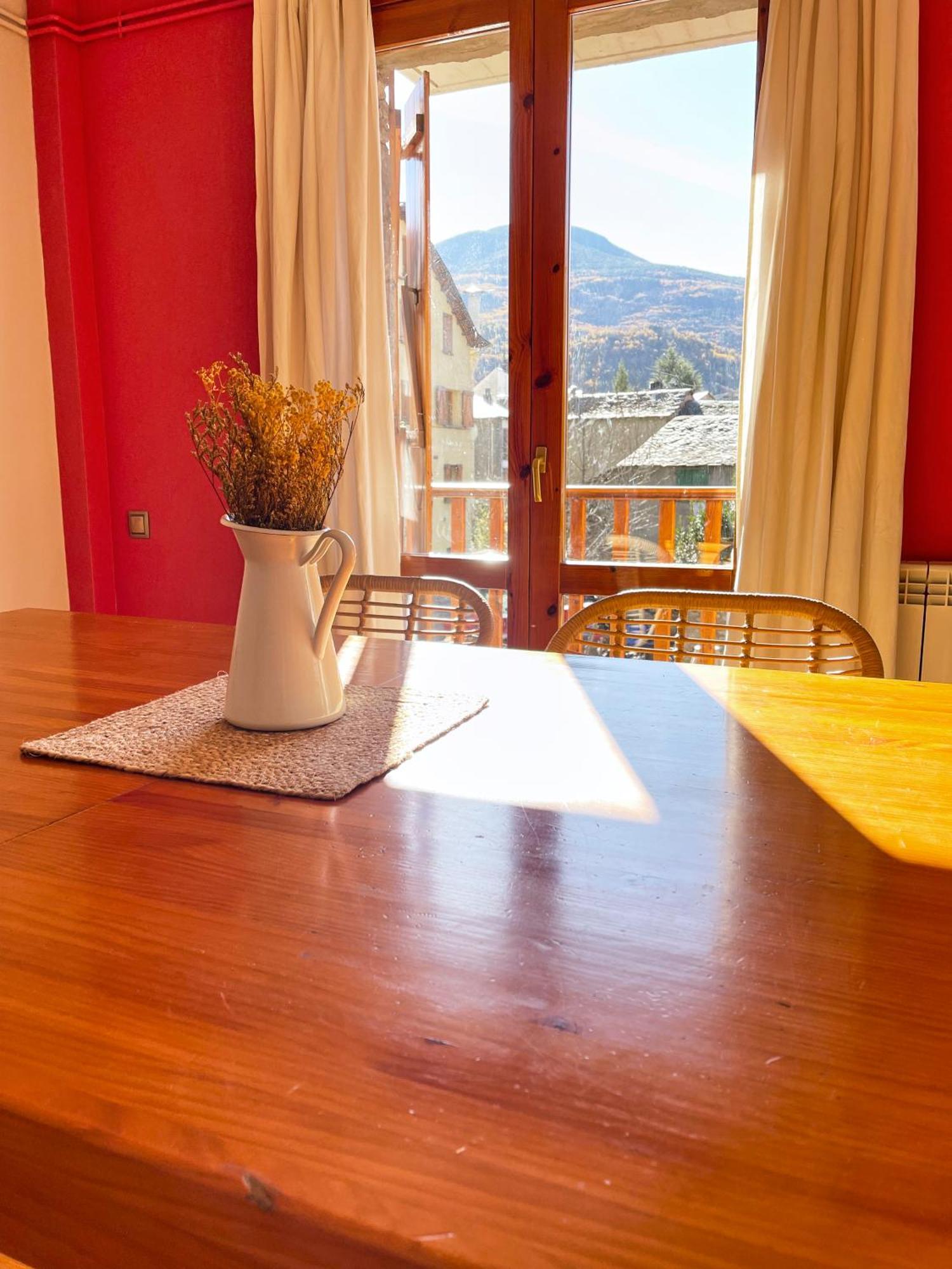 Apartamento Familiar En El Centro De Benasque Con Terraza Kültér fotó