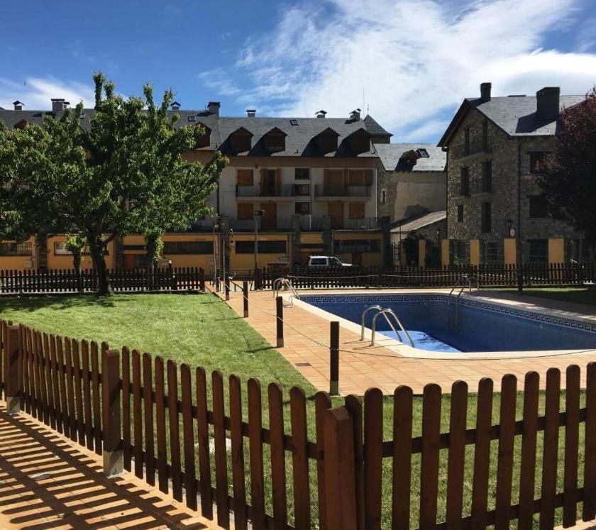 Apartamento Familiar En El Centro De Benasque Con Terraza Kültér fotó