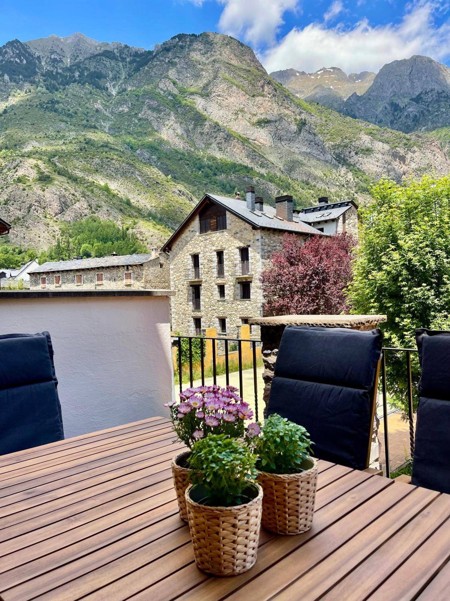Apartamento Familiar En El Centro De Benasque Con Terraza Kültér fotó