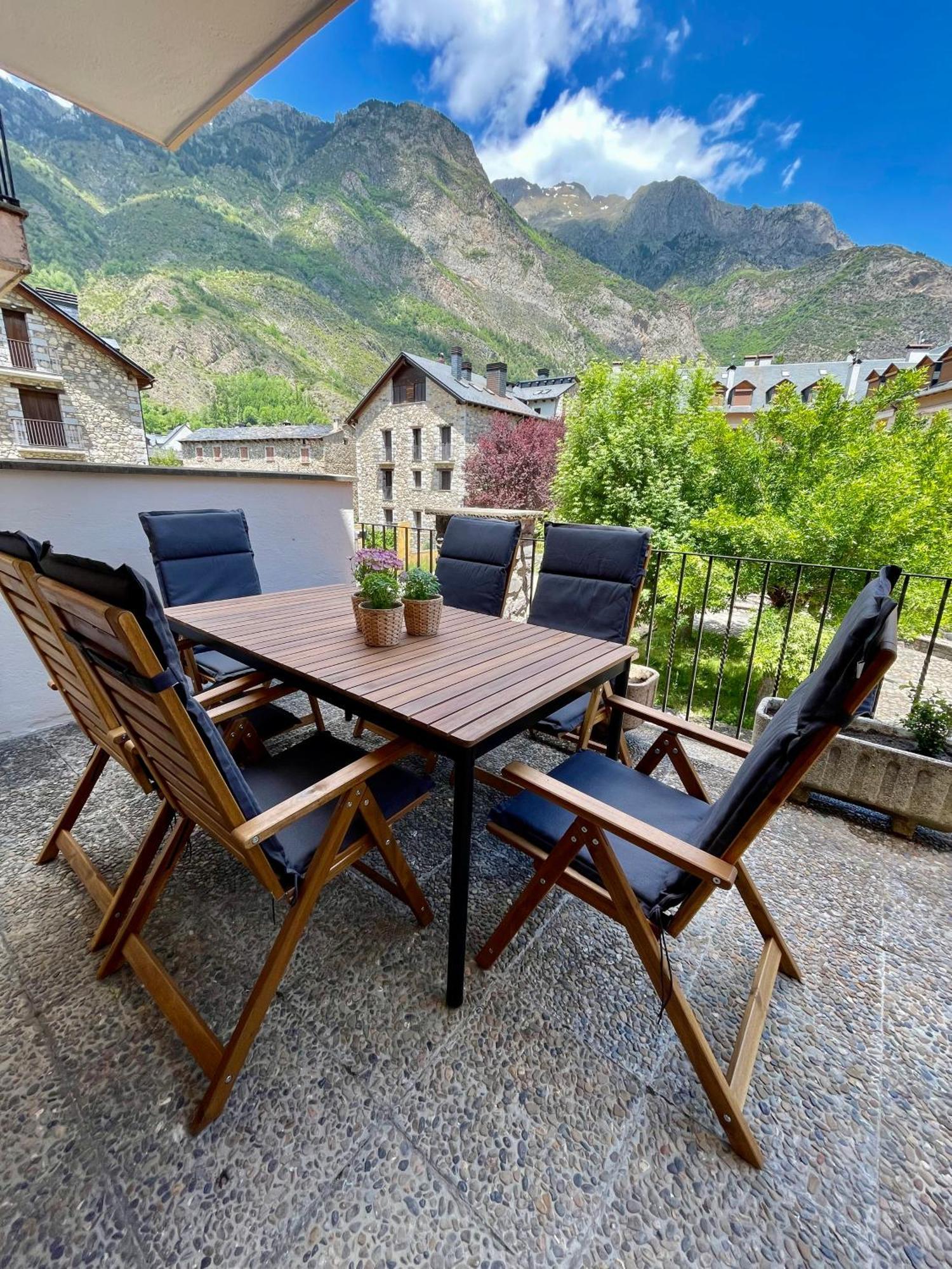 Apartamento Familiar En El Centro De Benasque Con Terraza Kültér fotó